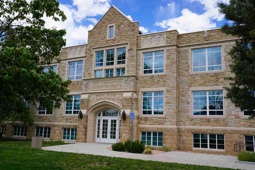 Collegiate Gothic style of campus building
